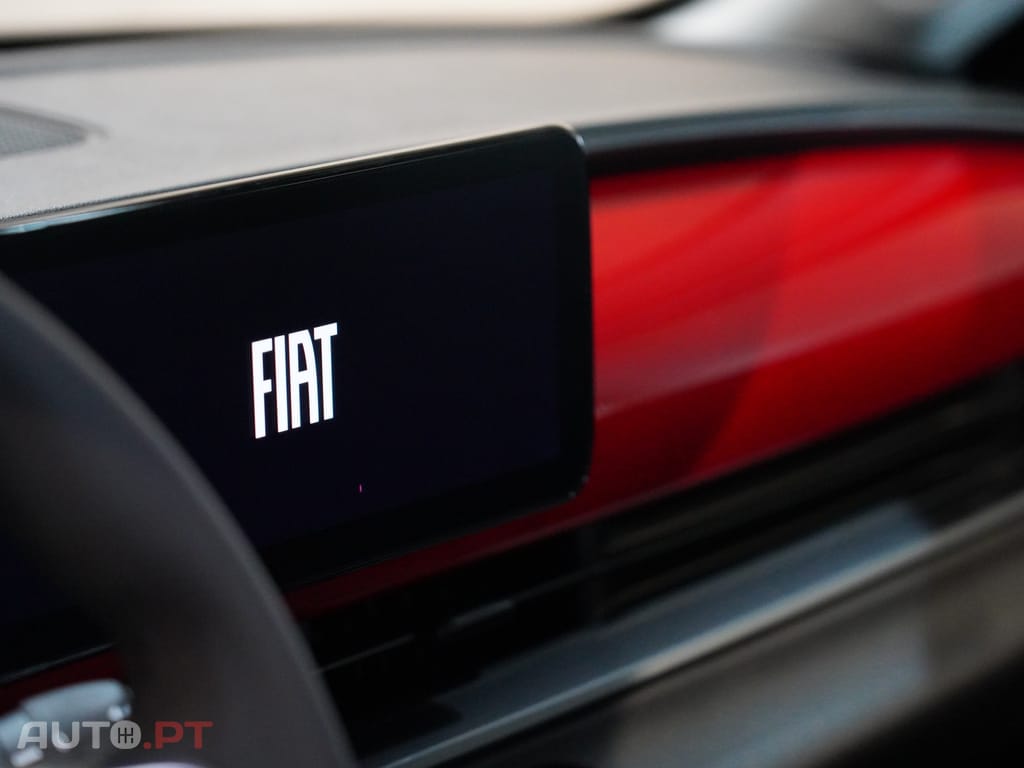 Fiat 600e 54 kWh (Red)