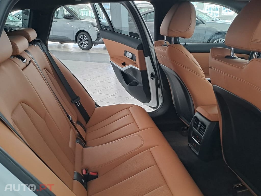 BMW 320 e Touring Pack Desportivo M Auto