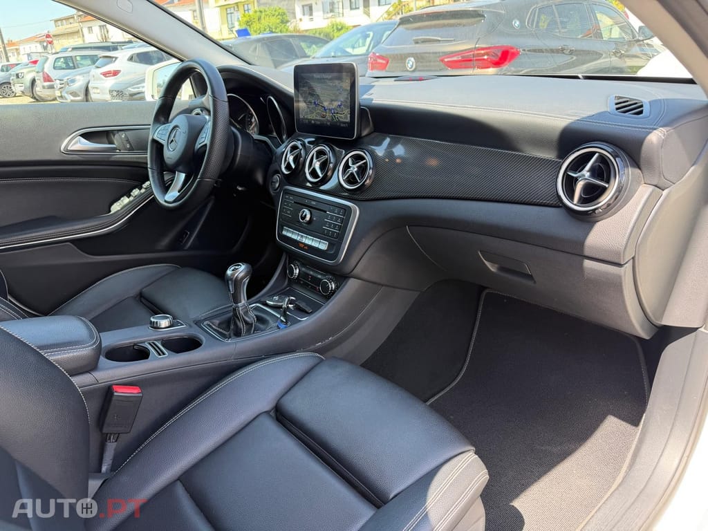 Mercedes-Benz GLA 180 AMG Line
