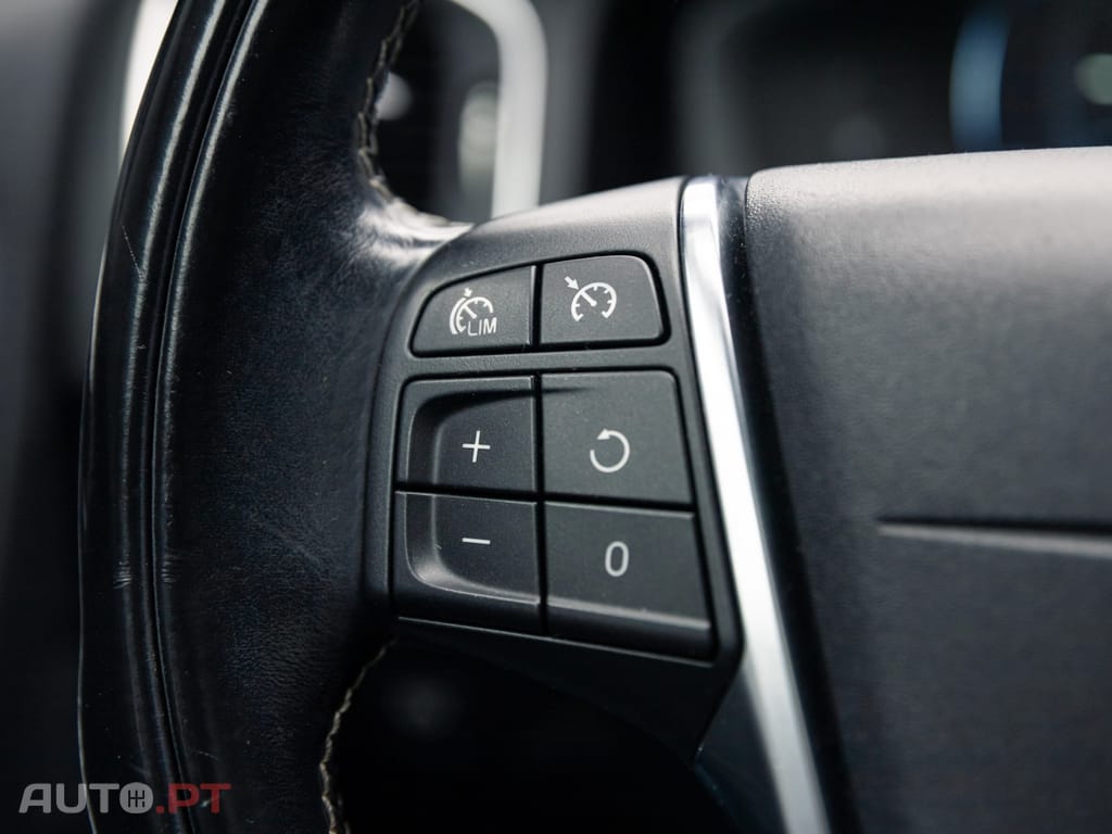 Volvo V60 2.4 D6 Momentum AWD Phev