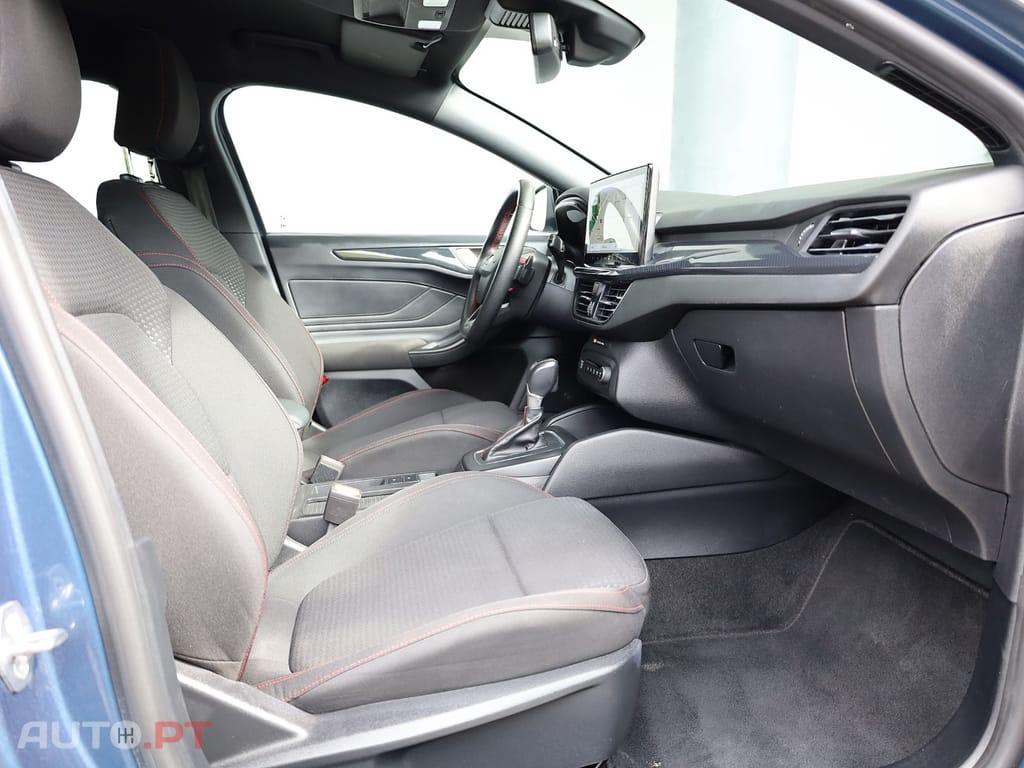 Ford Focus SW 1.0 EcoBoost MHEV ST-Line Aut — fotografia 19