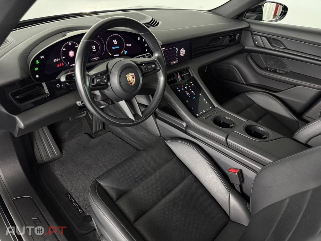 Porsche Taycan 4 