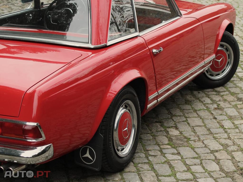 Mercedes-Benz 230 SL