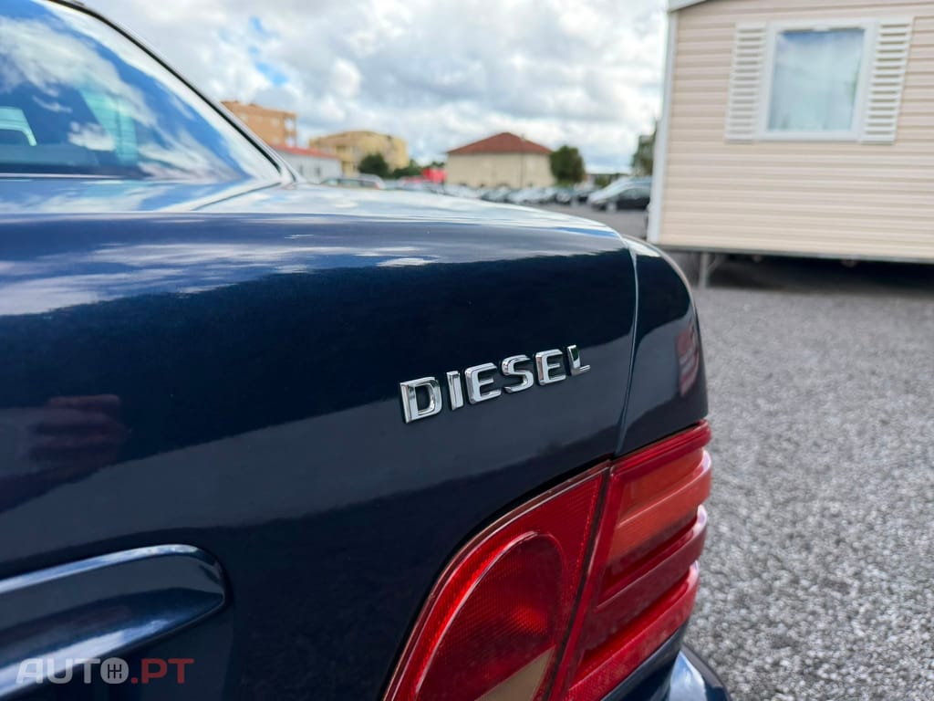 Mercedes-Benz E 220 D Classic