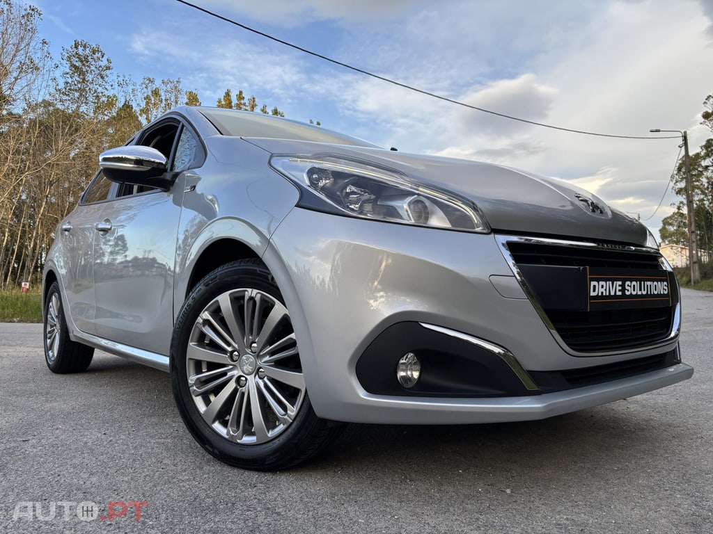 Peugeot 208 1.2 STYLE GPS