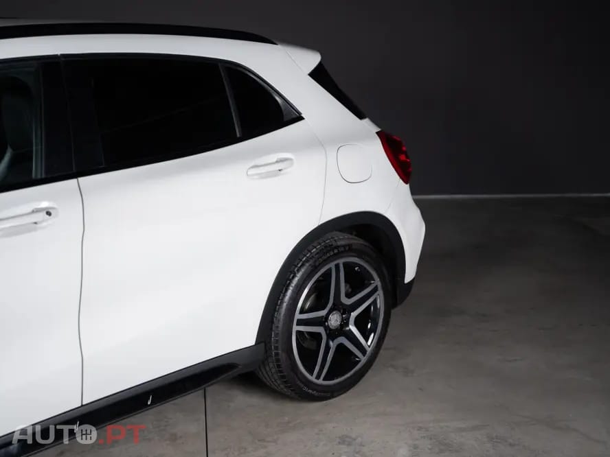 Mercedes-Benz GLA 200 AMG Line