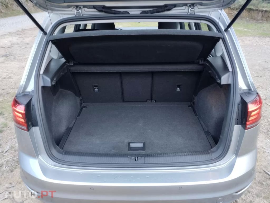 Volkswagen Golf 1.6 TDI Confortline — fotografia 14