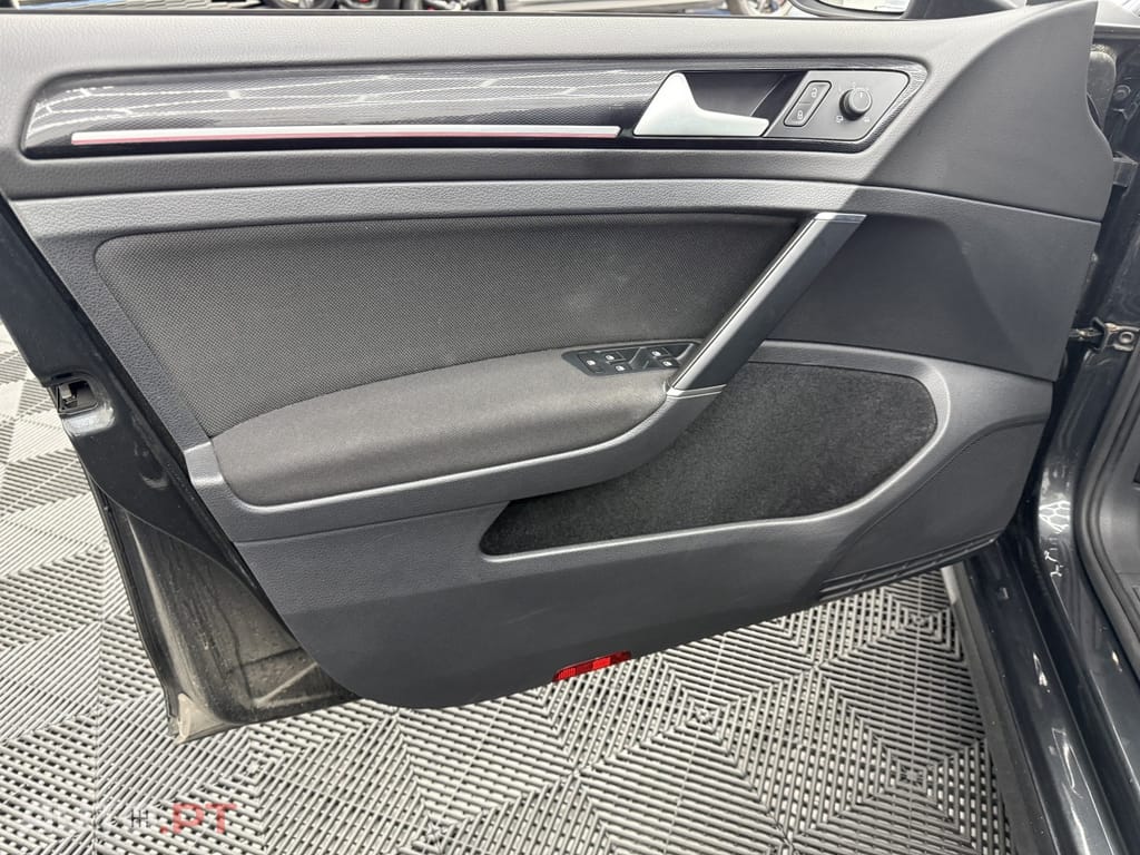 Volkswagen Golf 2.0 TSI GTI DSG