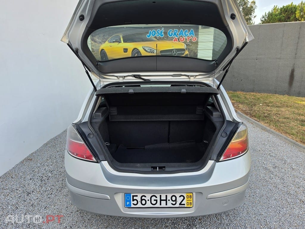 Opel Astra 1.7 CDTi Executive — fotografia 5