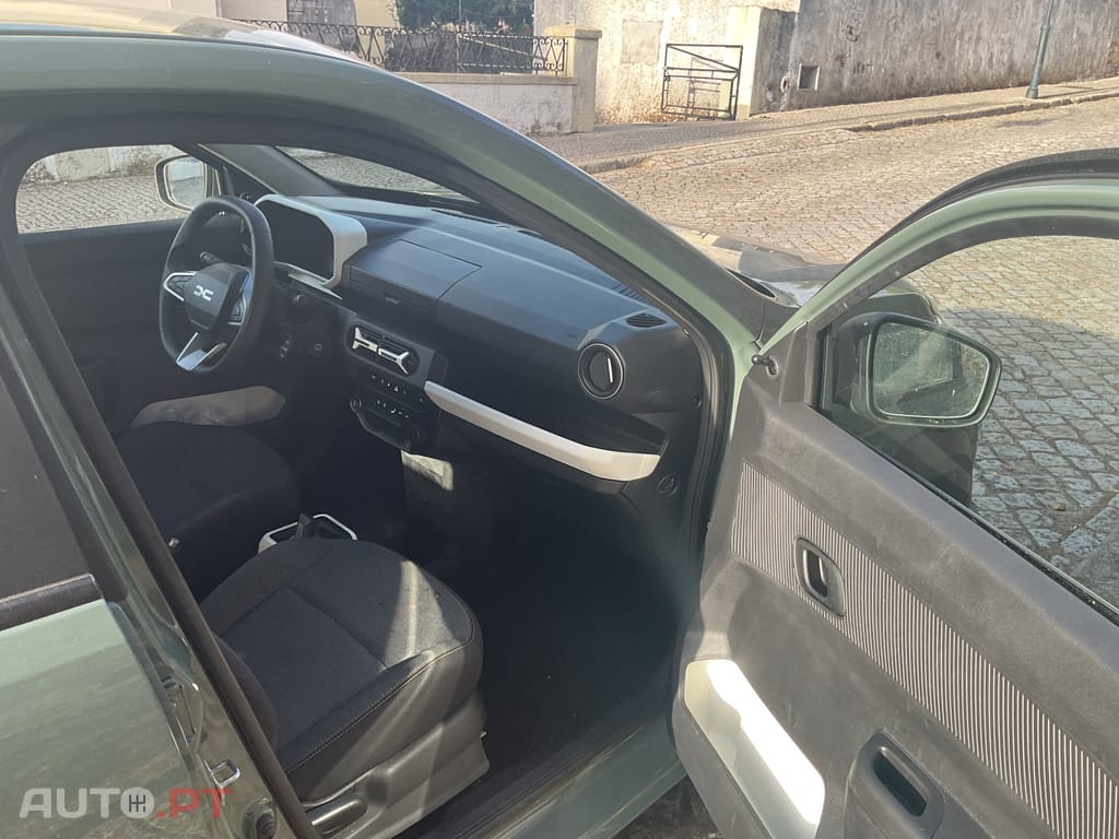 Dacia Spring Essential