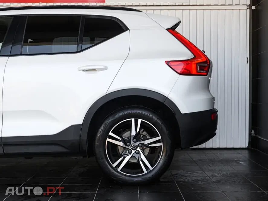 Volvo XC40 1.5 T2 Plus Dark Auto