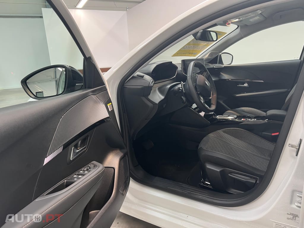 Peugeot 208 1.2 Hybrid Allure e-DCS6