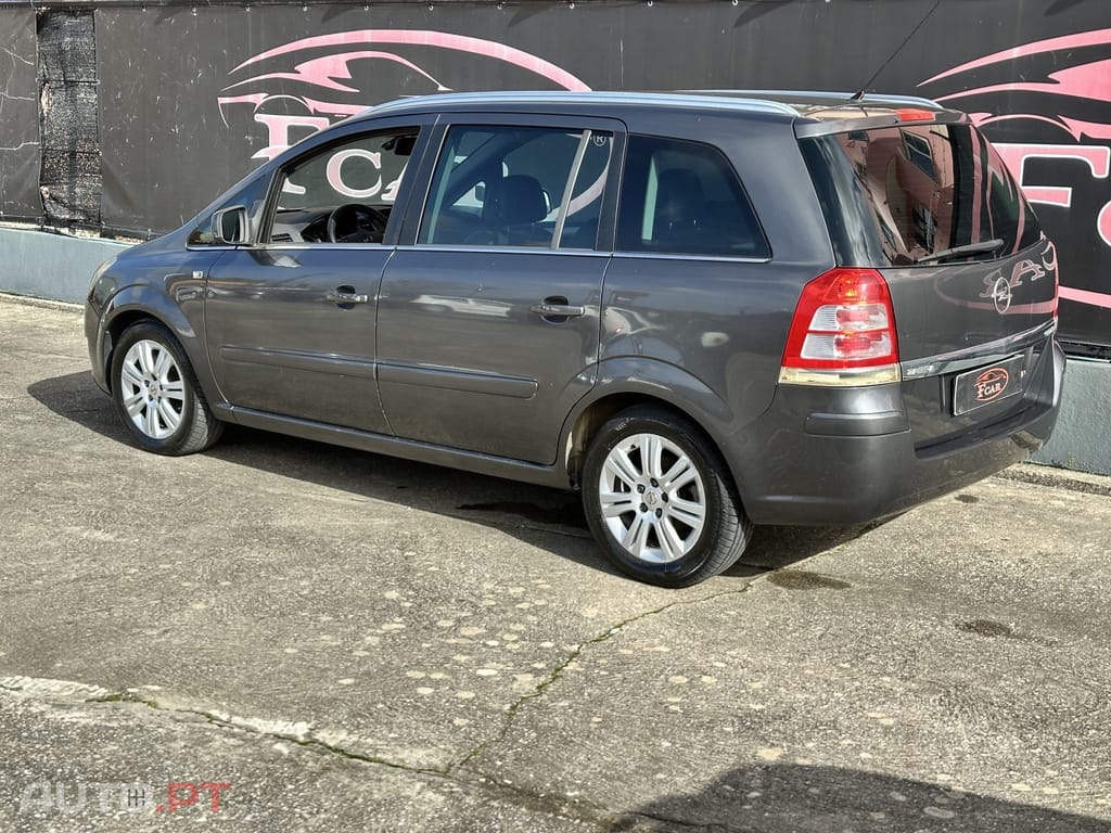 Opel Zafira 1.7 CDTi EcoFLEX — fotografia 4