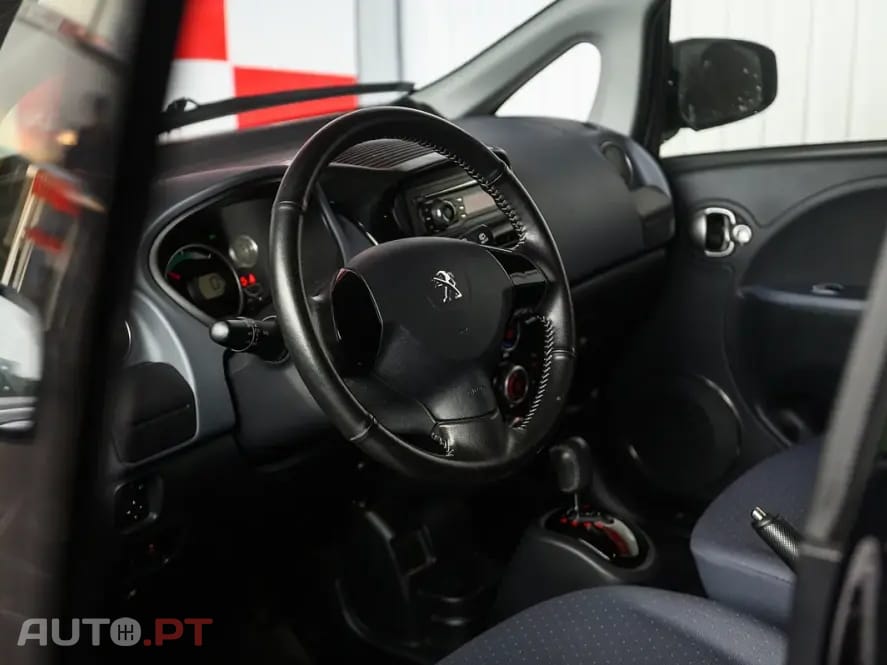 Peugeot iOn Active