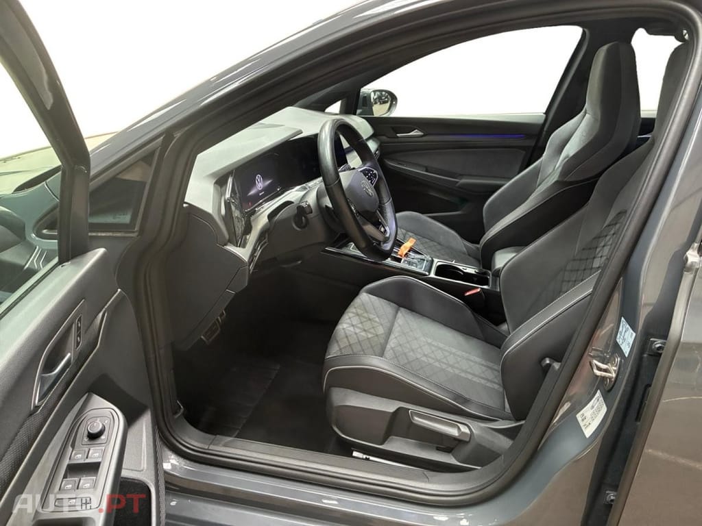 Volkswagen Golf 1.5 eTSi OPF R-Line DSG7