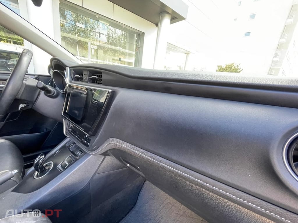 Toyota Auris 1.8 HSD Comfort +P.Techno+P.Sport