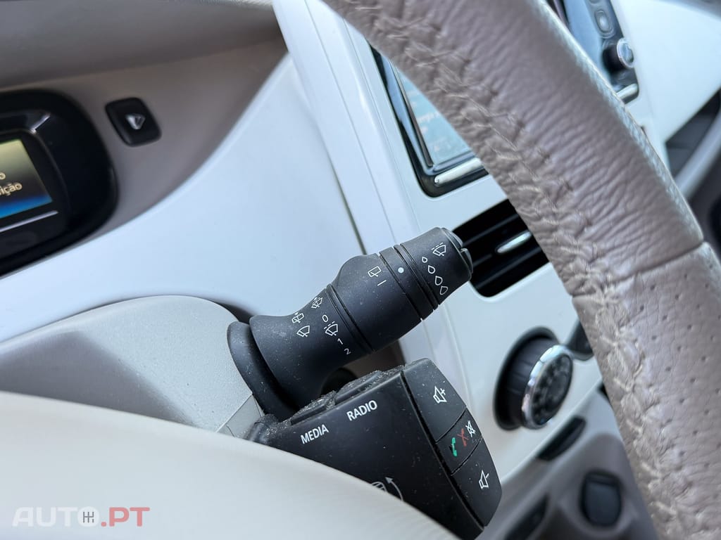 Renault Zoe (s/ Bateria) Life 40 Flex