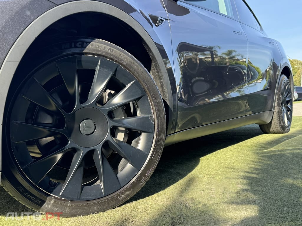 Tesla Model Y Long Range Tração Integral