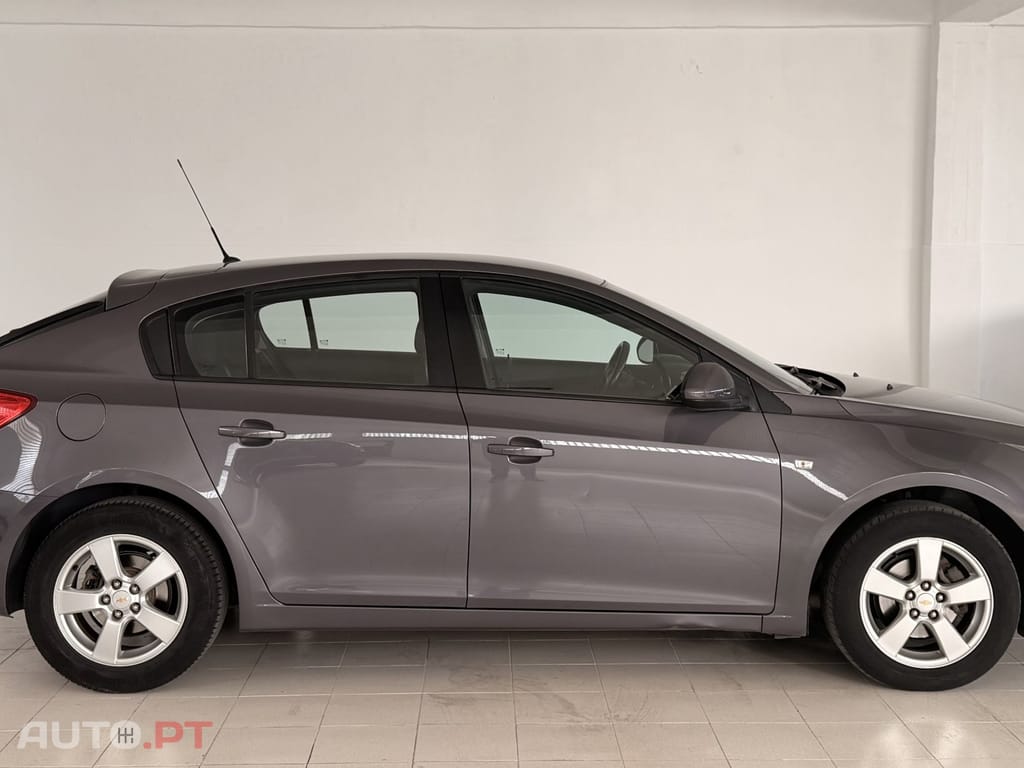 Chevrolet Cruze 1.6 LT