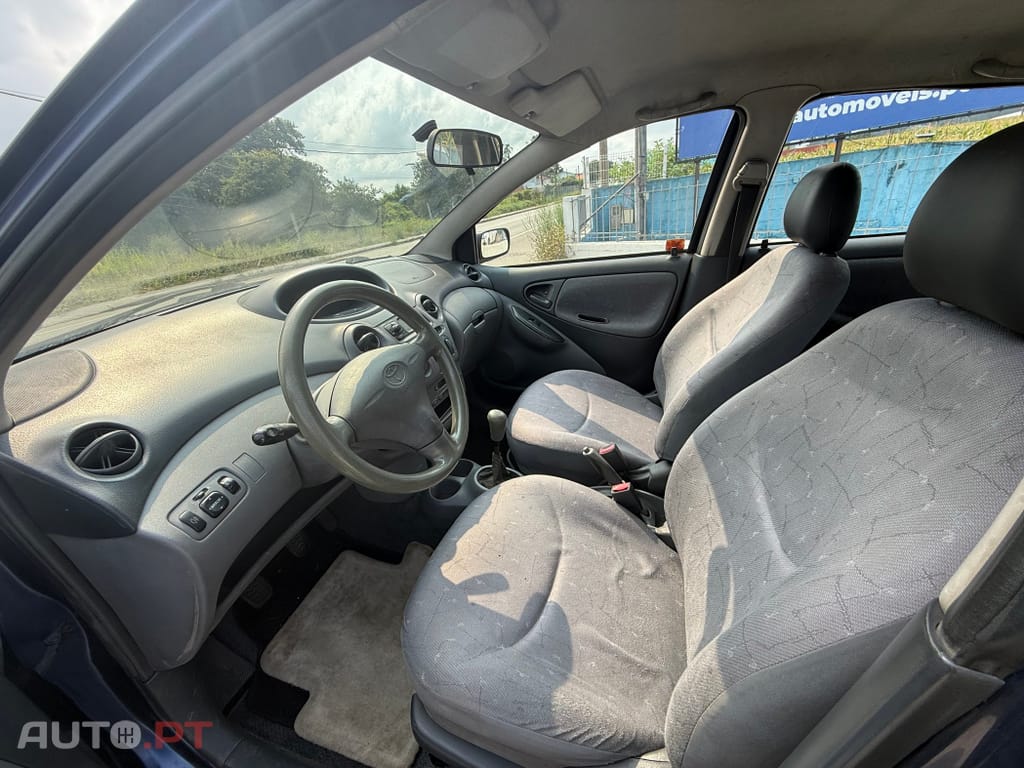 Toyota Yaris 1.0 Base