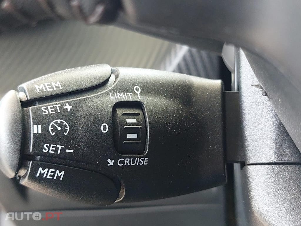 Peugeot E-2008 50 kWh Active Pack