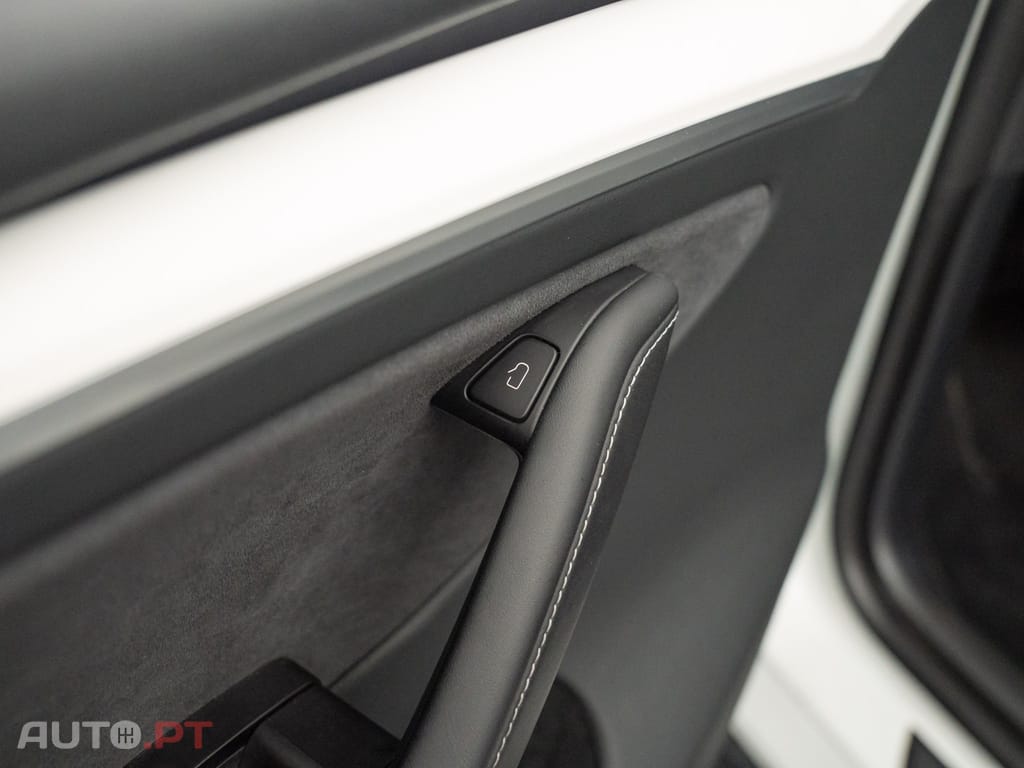 Tesla Model Y Long Range Tração Integral