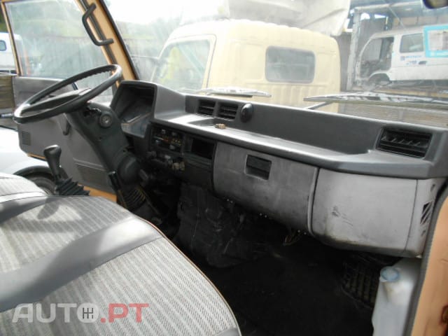Mitsubishi Canter 3.3 Tri-Basculante