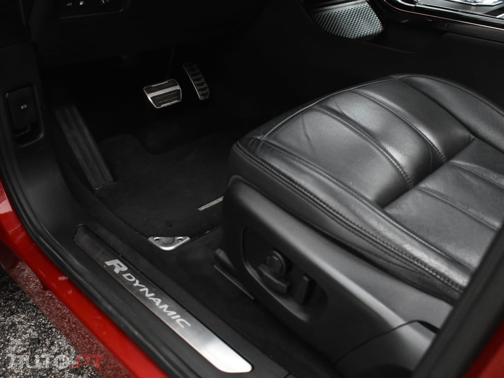 Land Rover Evoque 1.5 P300e AWD R-Dynamic SE Auto