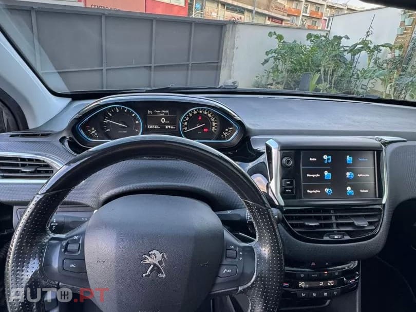 Peugeot 2008 1.2 PureTech Crossway