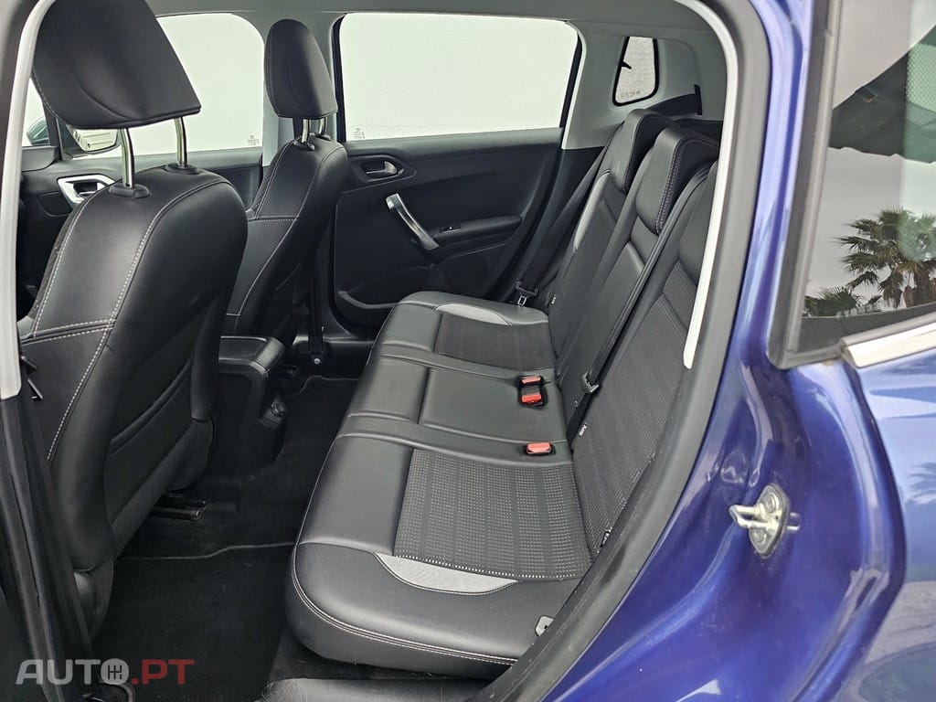 Peugeot 2008 1.2 PureTech Allure