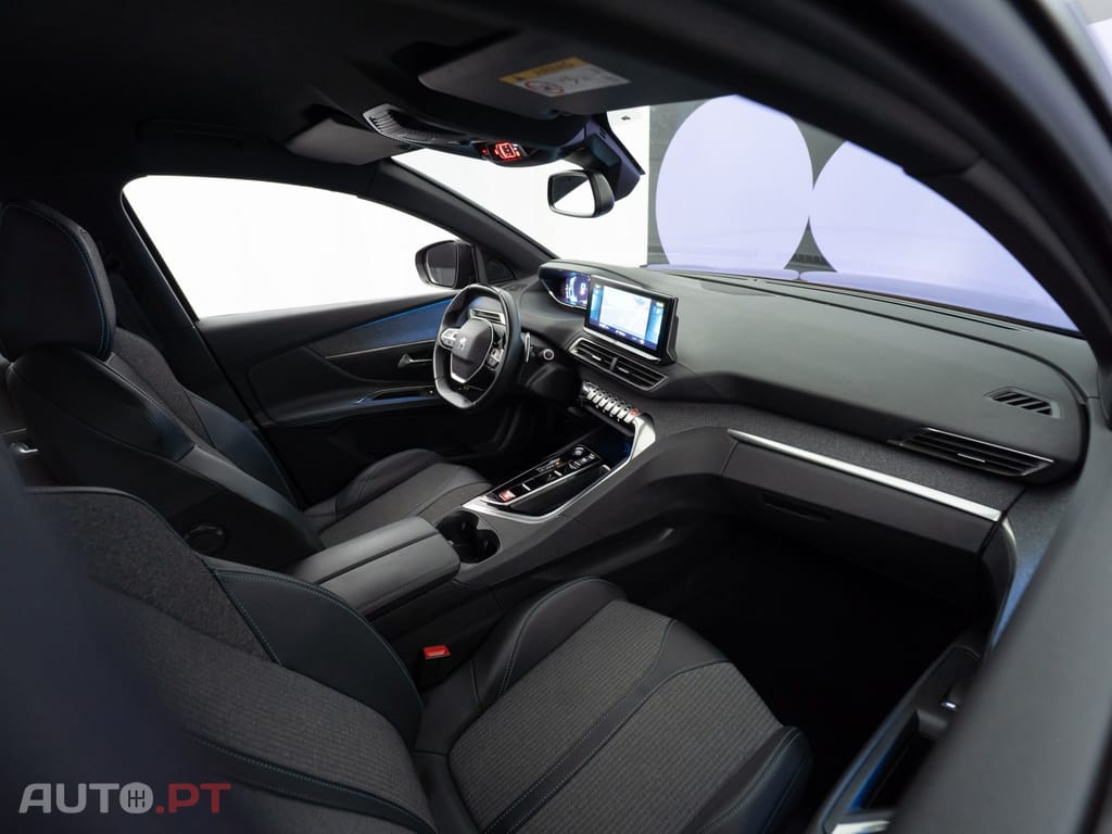 Peugeot 3008 1.6 Hybrid Allure e-EAT8