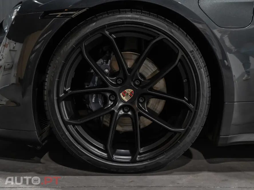 Porsche Taycan 4