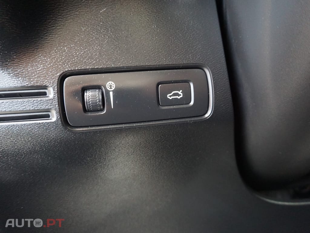 Volvo XC40 1.5 T3 Momentum Tech Edition