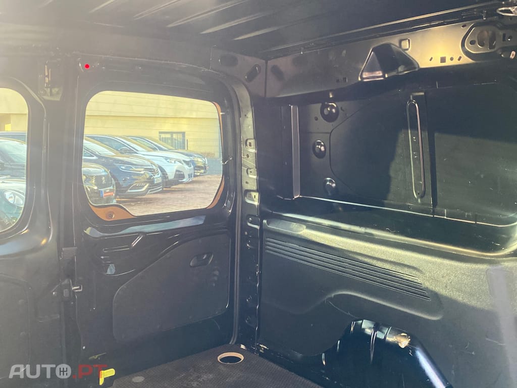 Peugeot Partner 1.5 BlueHDi Asphalt Longa EAT8