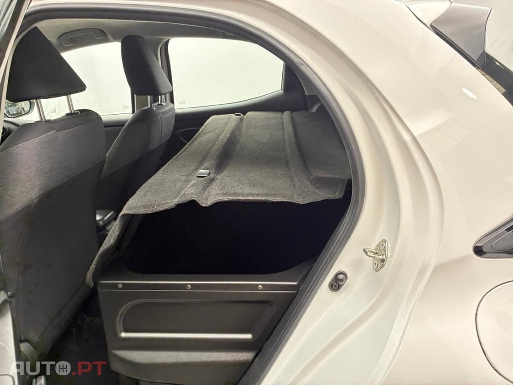 Toyota Yaris 1.5 Hybrid Dynamic Business + Zero Academy