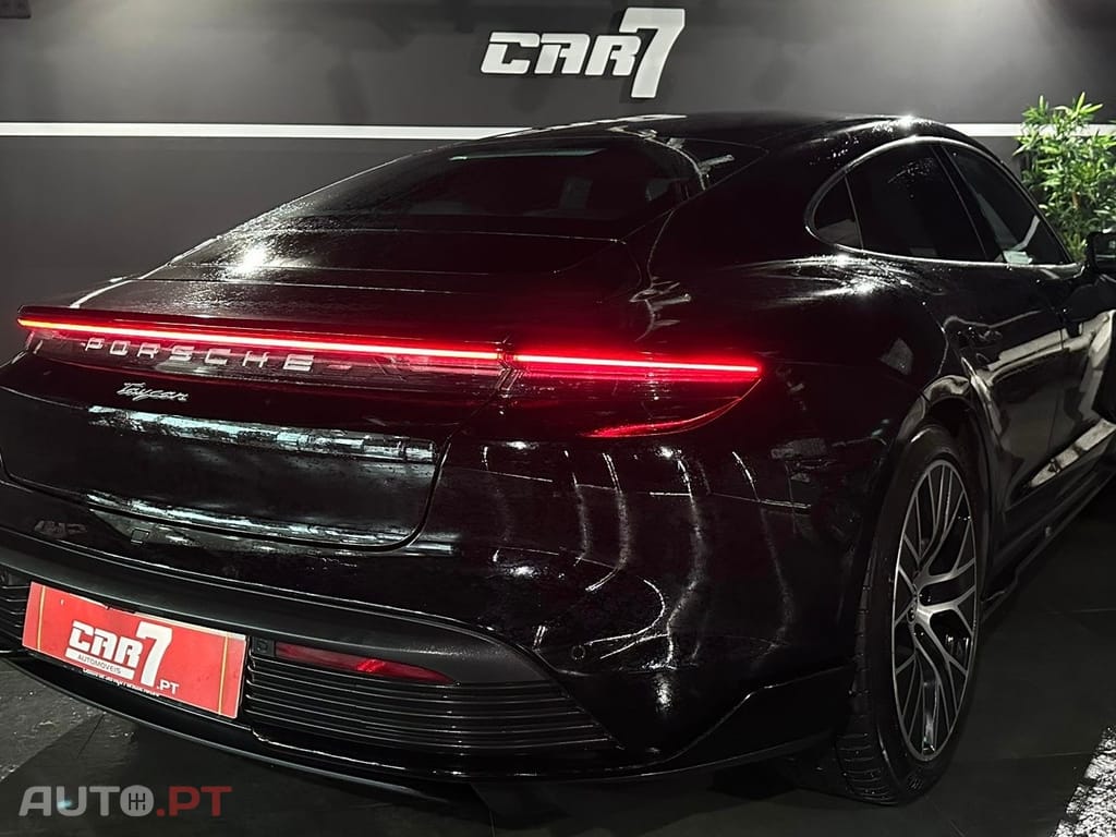 Porsche Taycan 4