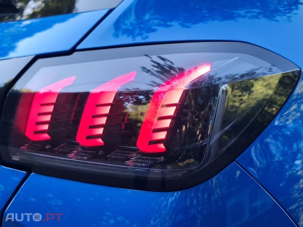 Peugeot E-208 GT