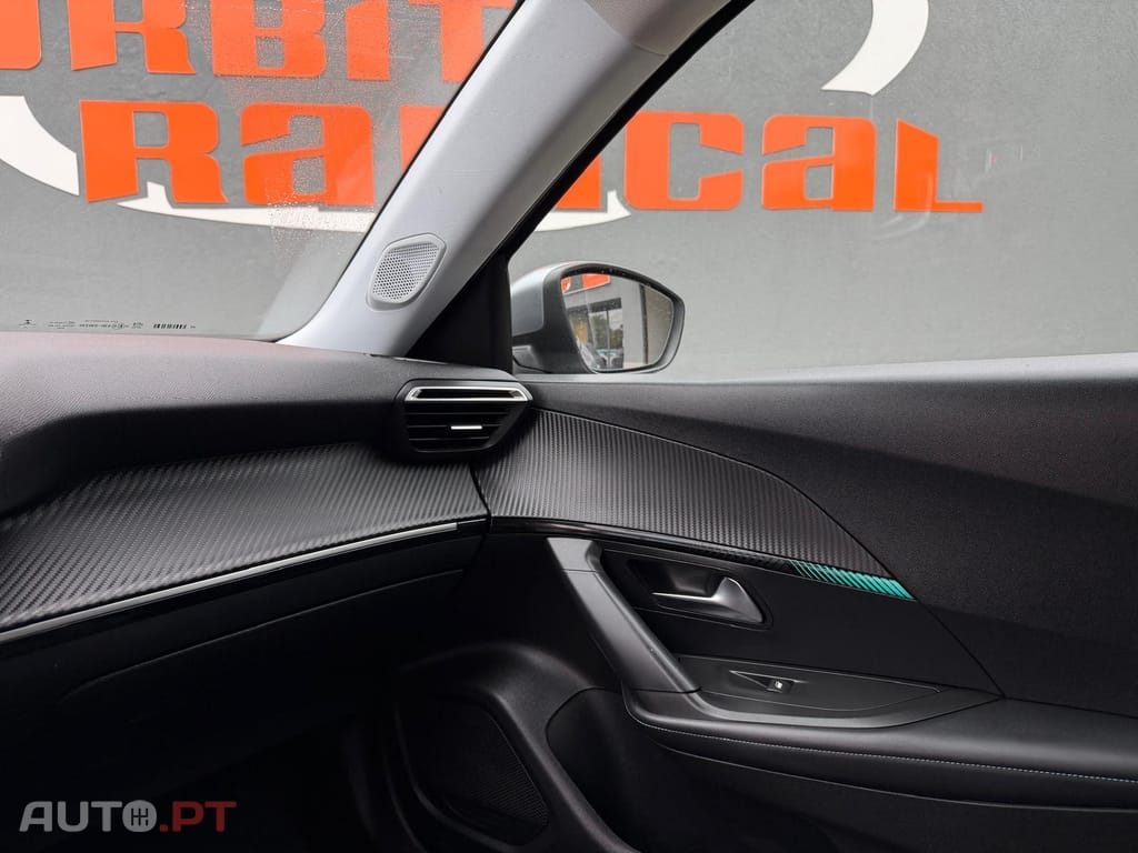 Peugeot E-2008 50 kWh Allure