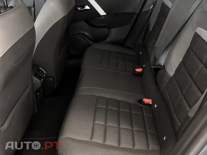 Citroen e-C4 136 PLUS