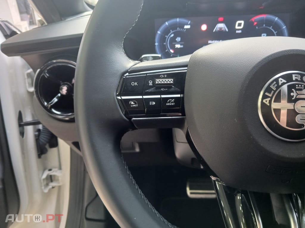 Alfa Romeo Junior 1.2 Speciale eDCT6