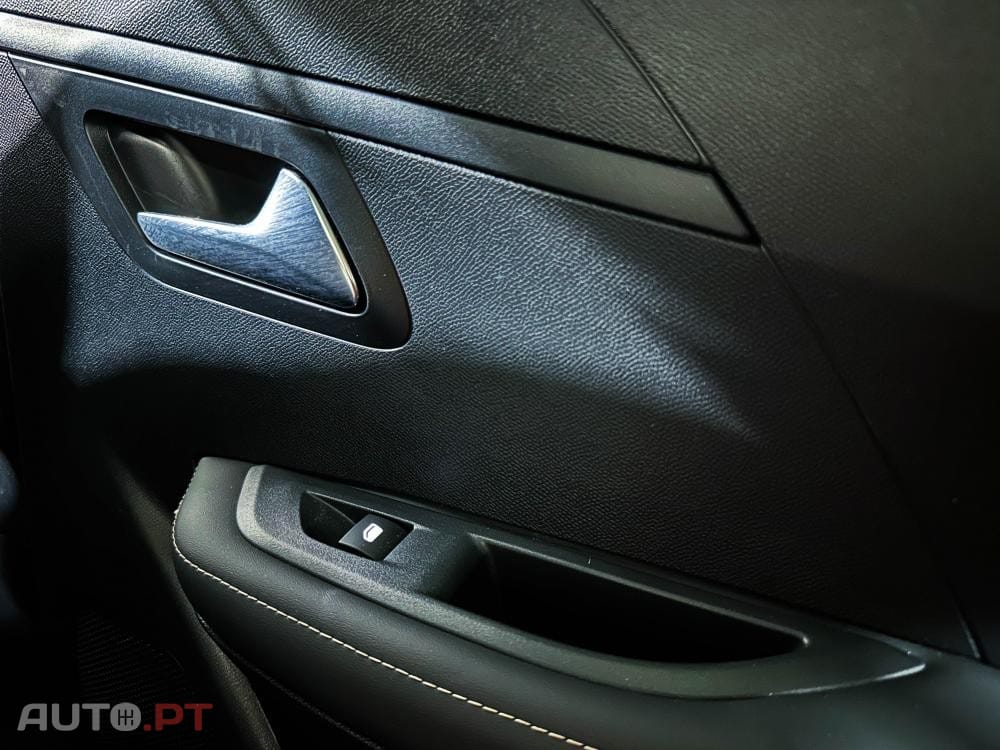 Peugeot 208 1.2 Hybrid Allure e-DCS6