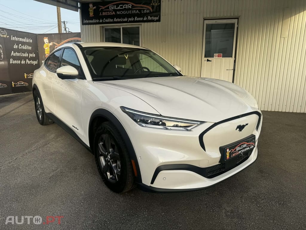 Ford Mustang Mach-E 75.7 kWh Base