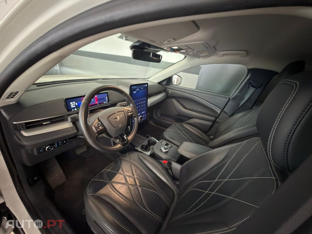 Ford Mustang Mach-E 75.7 kWh Base
