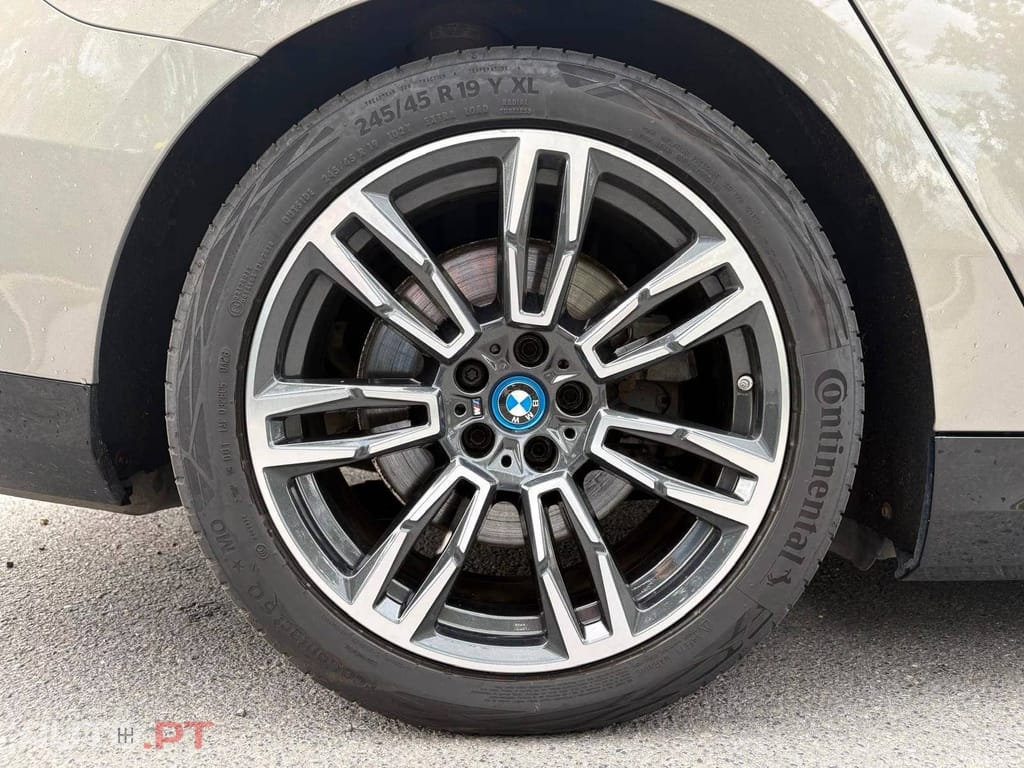 BMW i5 eDrive40