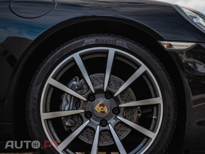 Porsche 911 Carrera 4 Cabriolet PDK Black Edition