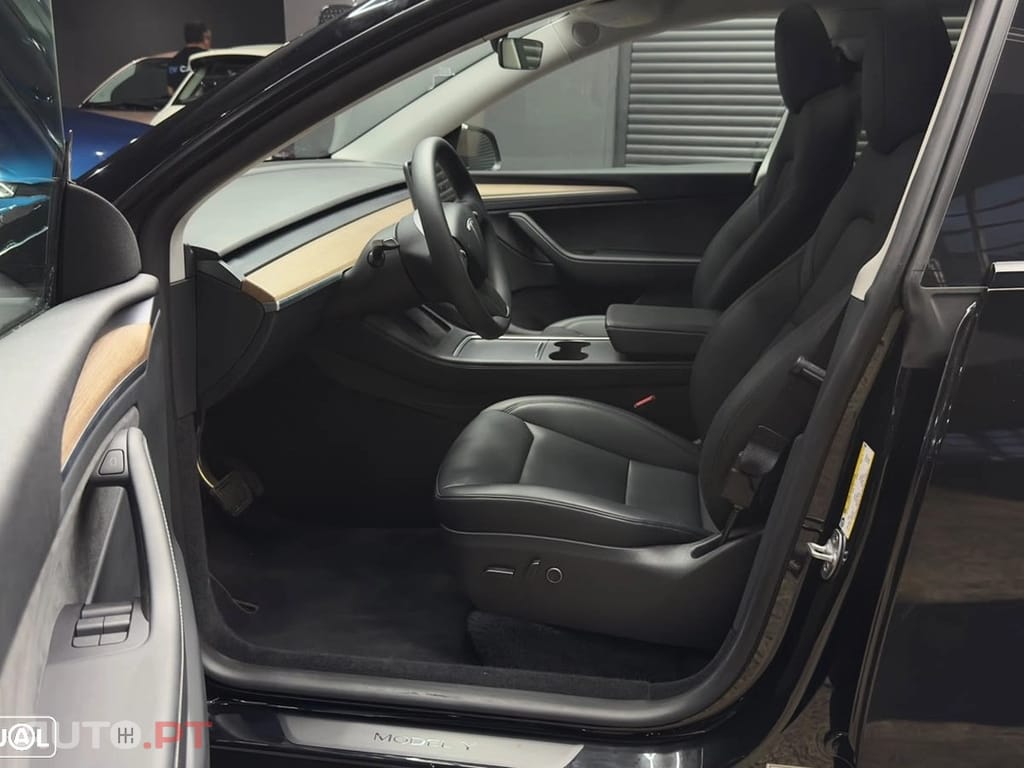 Tesla Model Y RWD