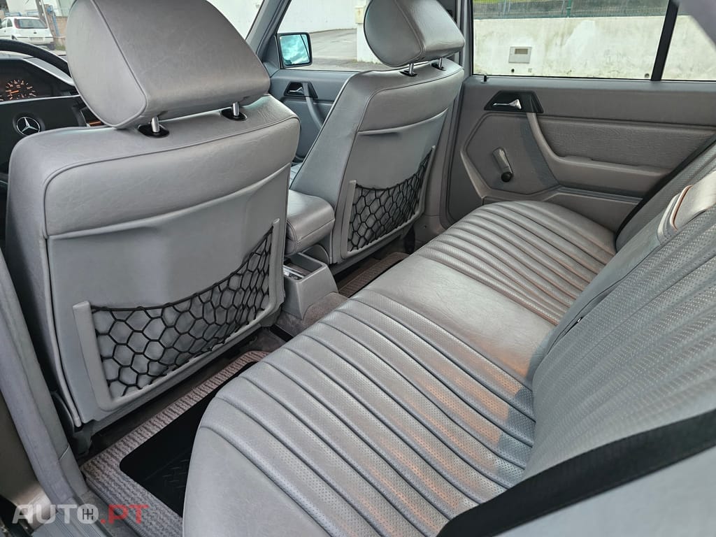 Mercedes-Benz 300 D