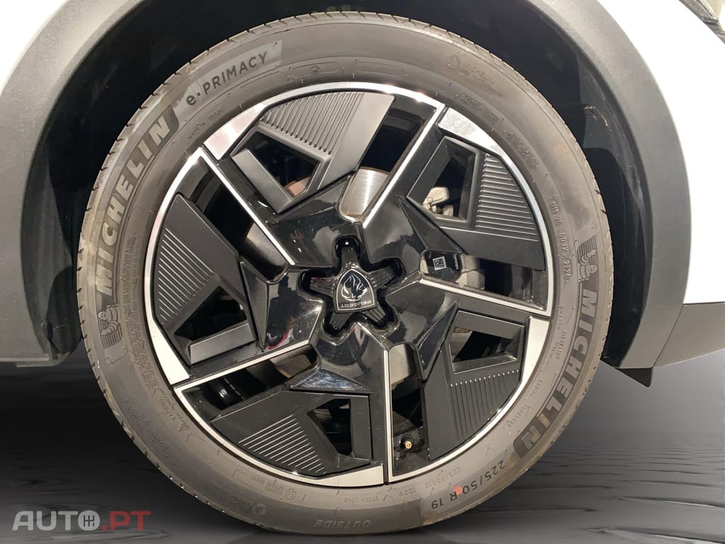 Peugeot E-408 58 kWh GT