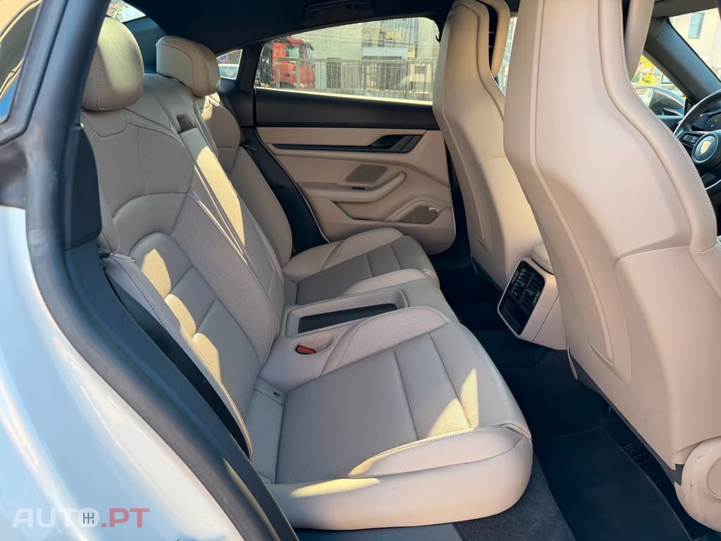 Porsche Taycan Carbon