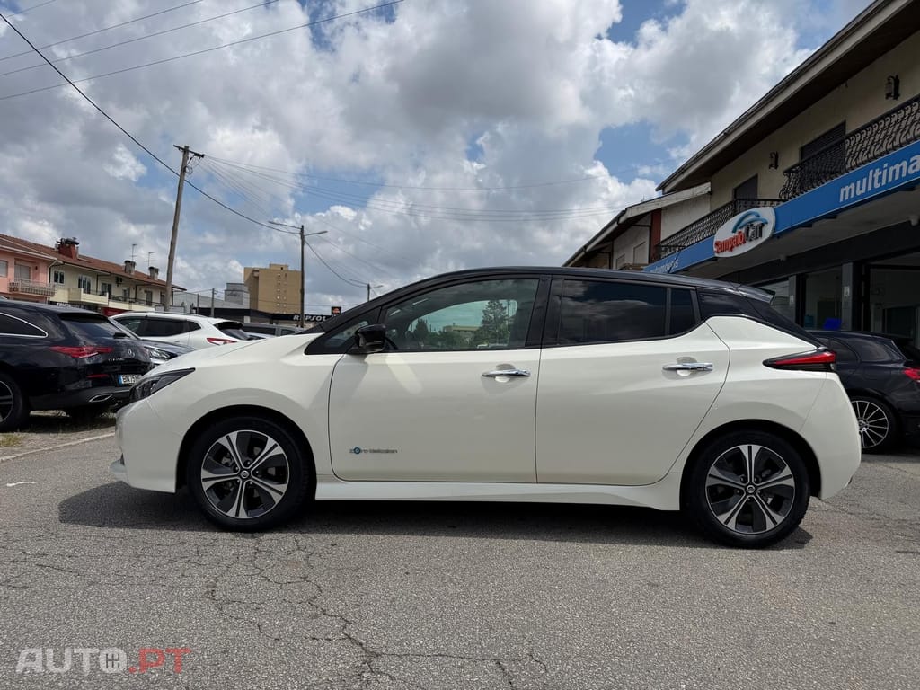 Nissan Leaf N-Connecta Two Tone